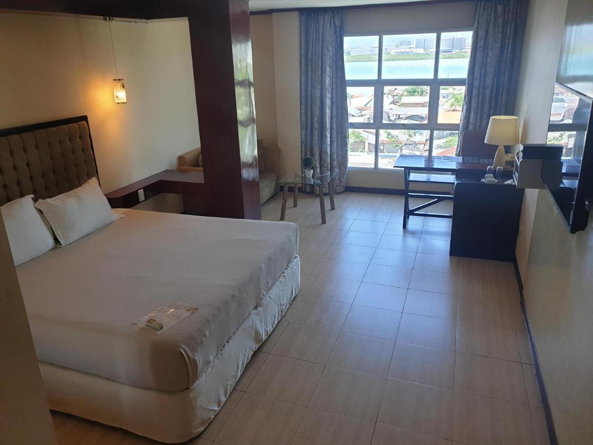 Cebu Dulcinea Hotel And Suites-Mactan Airport Hotel Đảo Mactan Ngoại thất bức ảnh