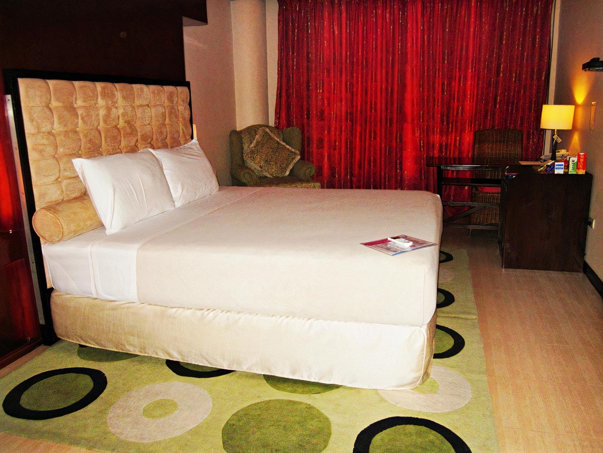 Cebu Dulcinea Hotel And Suites-Mactan Airport Hotel Đảo Mactan Ngoại thất bức ảnh