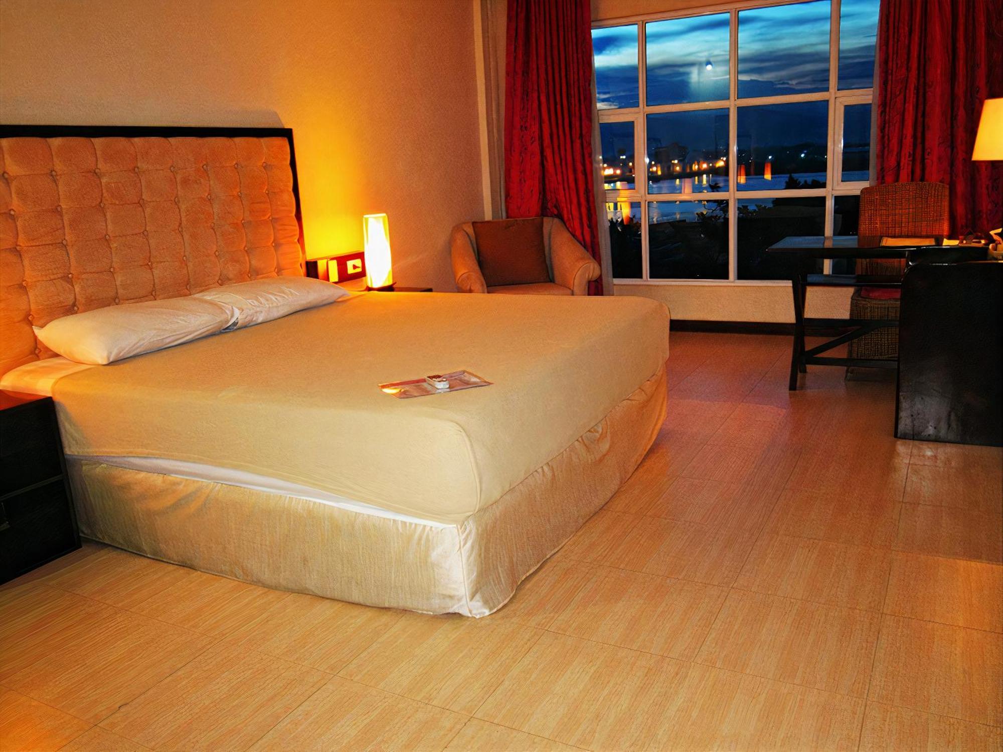 Cebu Dulcinea Hotel And Suites-Mactan Airport Hotel Đảo Mactan Ngoại thất bức ảnh