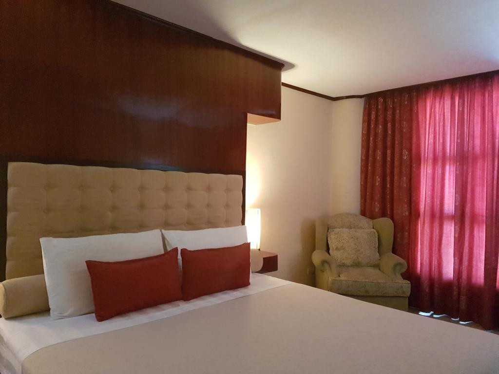 Cebu Dulcinea Hotel And Suites-Mactan Airport Hotel Đảo Mactan Ngoại thất bức ảnh