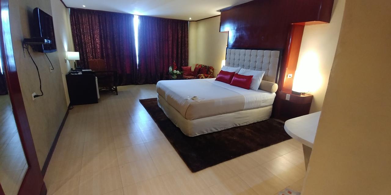 Cebu Dulcinea Hotel And Suites-Mactan Airport Hotel Đảo Mactan Ngoại thất bức ảnh