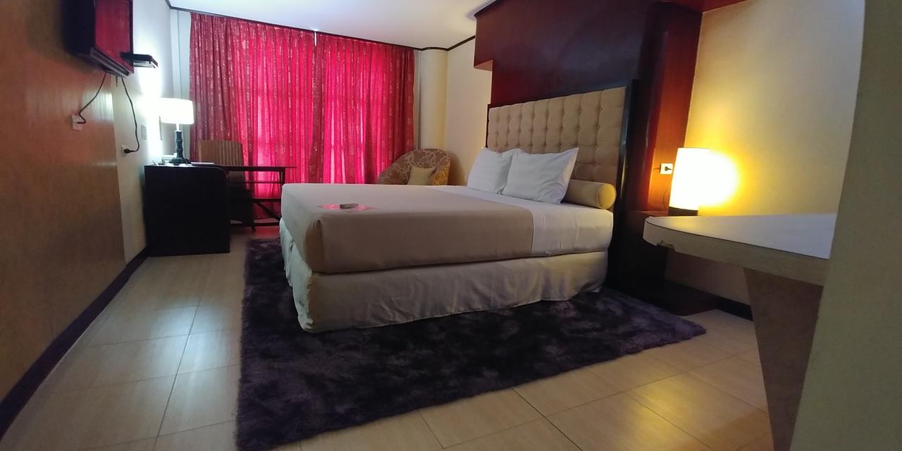 Cebu Dulcinea Hotel And Suites-Mactan Airport Hotel Đảo Mactan Ngoại thất bức ảnh